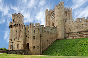 Warwick_Castle_entrance.png